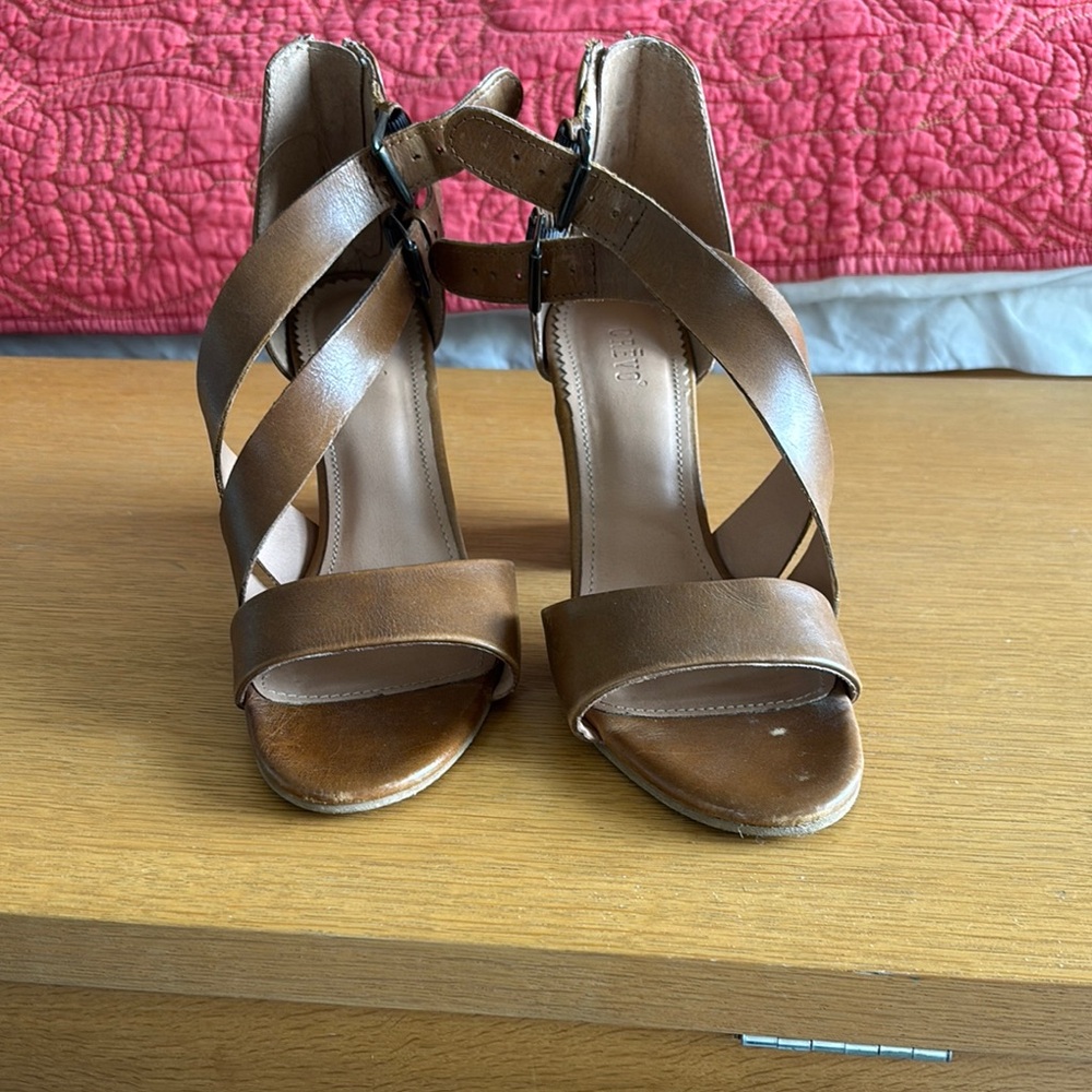 CREVO sandals size 8.5
